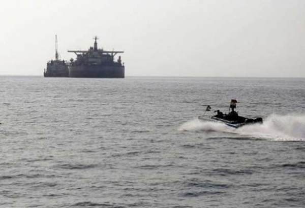 مغربی یمن کے سمندر میں بحری جہاز پر حملہ