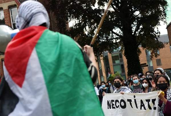 لندن کی آکسفورڈ یونیورسٹی میں طلبا کا فلسطینیوں کی حمایت میں احتجاج