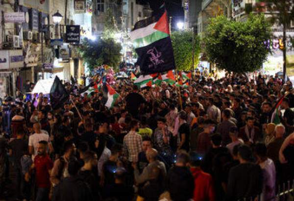 صیہونی فوجیوں کی گرفتار پر لبنان اور مغربی کنارے کی عوام کا خوشی کا اظہار