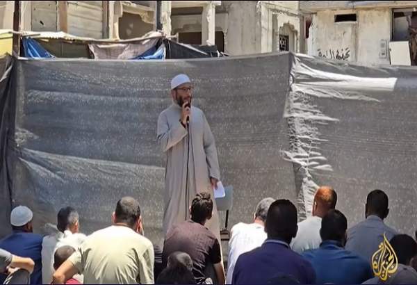 برپایی نخستین نماز جمعه در اردوگاه جبالیا بعد از خروج نظامیان اسرائیلی