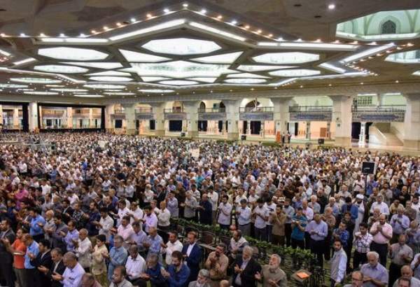 Iranians mark Eid al-Adha, hold congregational prayer