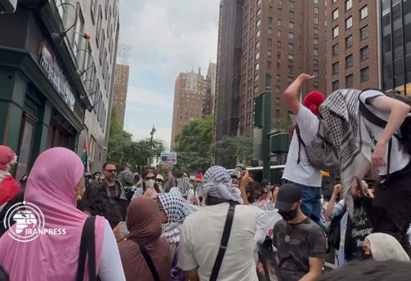 Thousands Rally in New York to Demand End to Israeli-Palestinian Conflict