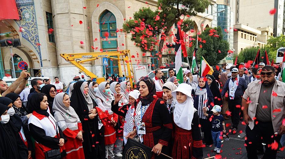 ساحة فلسطين في طهران تستقبل ذوي شهداء غزة
