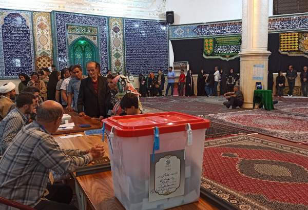 مسؤول برلماني : المشاركة الواسعة في الانتخابات رسالة للمتآمرين على الشعب الإيراني