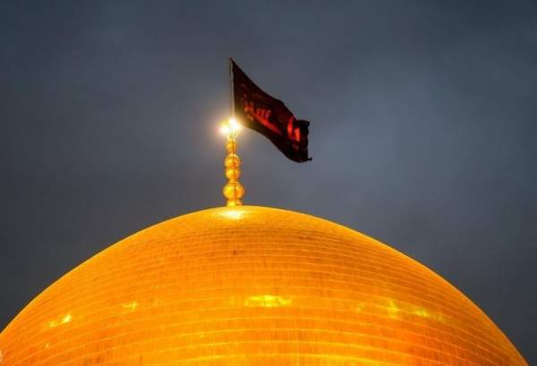 Black flag of Muharram mourning raised at Hazrat Masoumeh shrine (photo)  