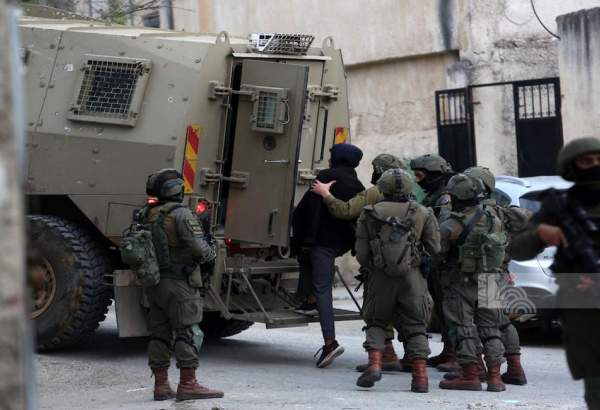 Israeli forces detain 30 Palestinians in the West Bank