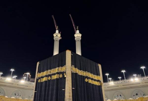 New Kiswa covers holy Kaaba, Mecca (photo)  