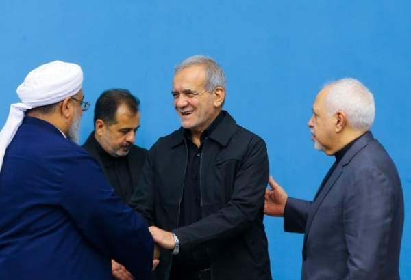 Iran’s newly-elect president meets leaders of religious minority groups (photo)  