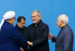 Iran’s newly-elect president meets leaders of religious minority groups (photo)  