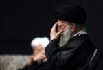 Le Leader de la Révolution islamique participe à la cérémonie de la 8ième nuit de Muharram  