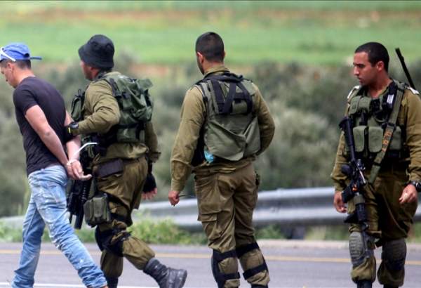 Israeli occupation forces detain 10 Palestinians, including women, in Qalqilia