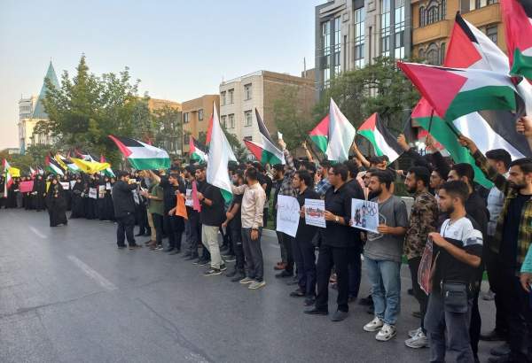مشہد میں اقوام متحدہ کے دفتر کے سامنے طلباء کا احتجاج