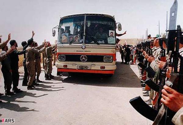 Iran commemorates anniversary of freedom of war prisoners from Iraq