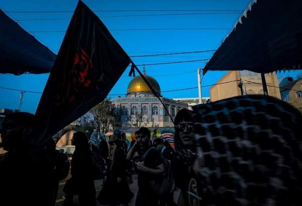 حضور پررنگ فلسطین در پیاده‌روی اربعین/ از موکب «نداءالاقصی» تا اهتزاز پرچم فلسطین در «مشایه»