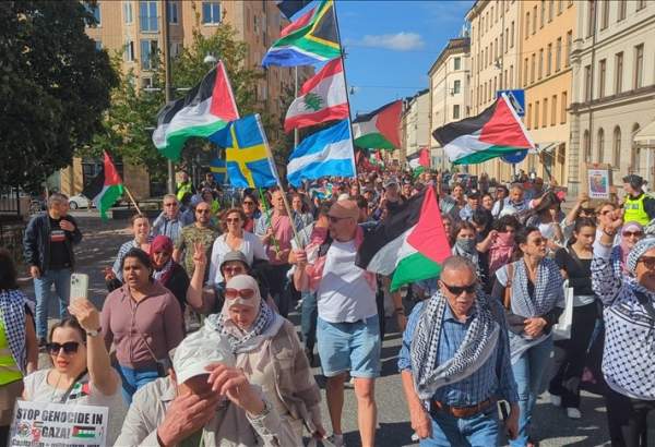 Swedes voice support for Palestine in front of Israeli Embassy in Stockholm