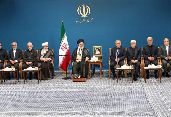 Leader receives President Pezeshkian, his cabinet members (photo)  