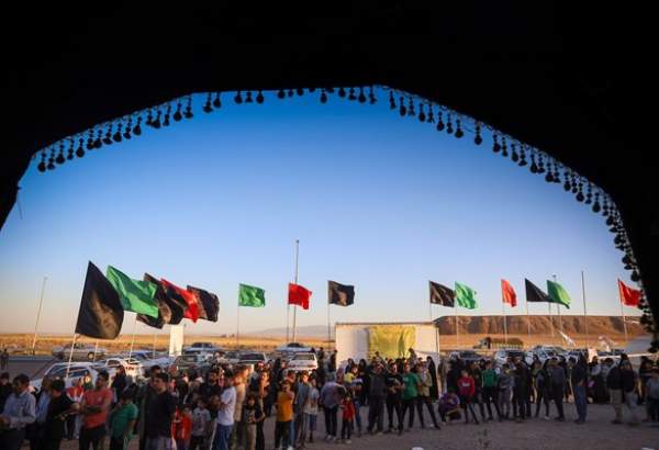 Pilgrims march long way to holy shrine of Imam Reza (photo)  