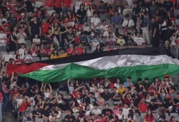 Les supporters sud-coréens de football encouragent la Palestine