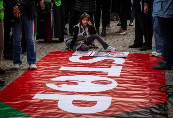 Hundreds of people gather to protest the ongoing attacks by the Israeli army on Gaza, West bank and Lebanon on September 29, 2024 in Amsterdam, Netherlands. [Fadel Dawod – Anadolu Agency]