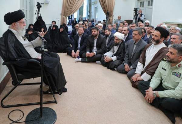 Ayat. Khamenei hails youth as main element in confrontation with ill-wishers