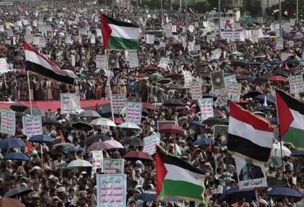 Yemeni people voice support for Gaza, Lebanon in massive Friday march