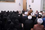 Leader receives students, professors from Jameat-al’Zahra Seminary