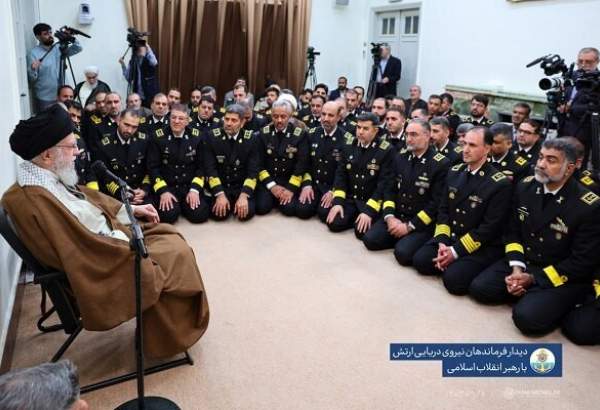 Le Leader reçoit les commandants de la marine iranienne