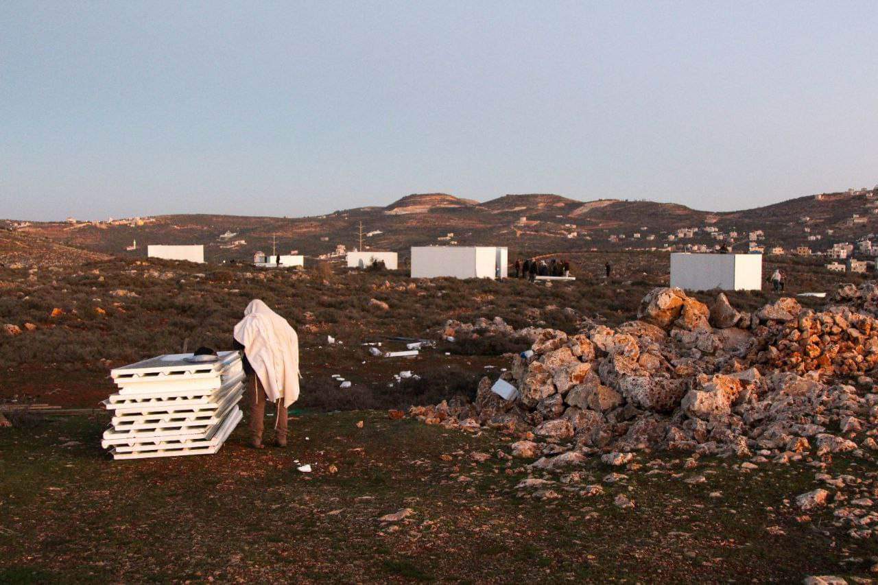 مستوطنون يهاجمون فلسطينيين في بلدة يطا جنوب الخليل