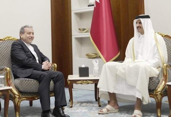 Araghchi Meets Emir of Qatar Amidst Doha Forum