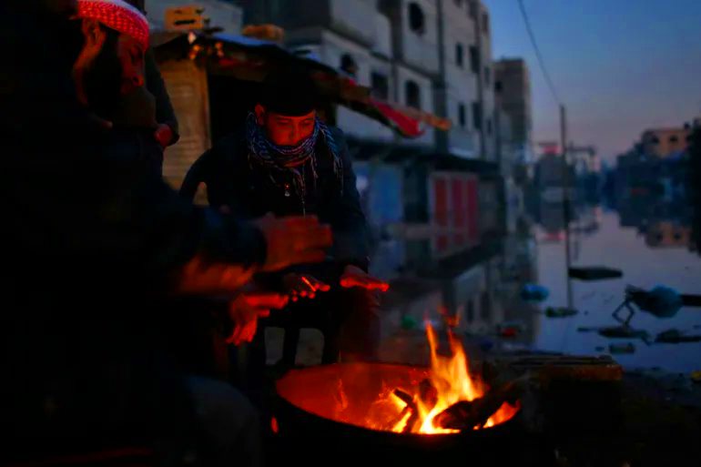 مفوض أونروا : أطفال غزة يتجمدون بسبب البرد ونقص المأوى