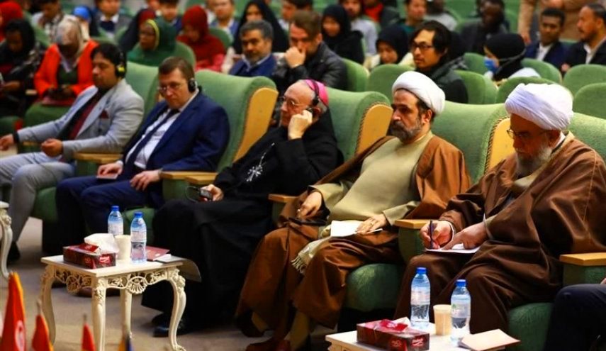 طهران.. جامعة أهل البيت (ع) الدولية تحتفي بذكرى مولد السيد المسيح (ع)