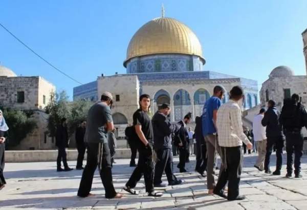 Extremist Israeli settlers desecrate al-Aqsa Mosque